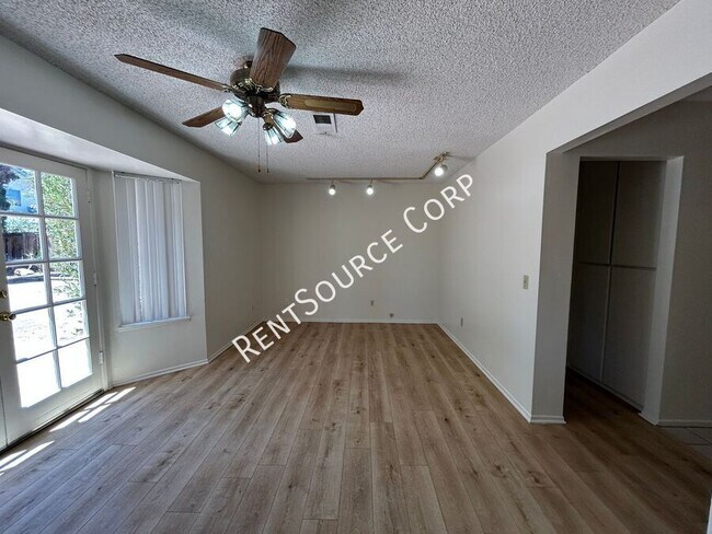 Building Photo - 1304 Kings Rd