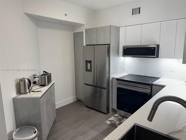 Building Photo - 17150 N Bay Rd