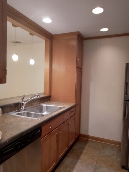 KItchen - 1446 Cliff Ct