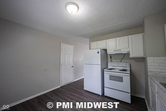 Building Photo - 4939 Katherine Dr
