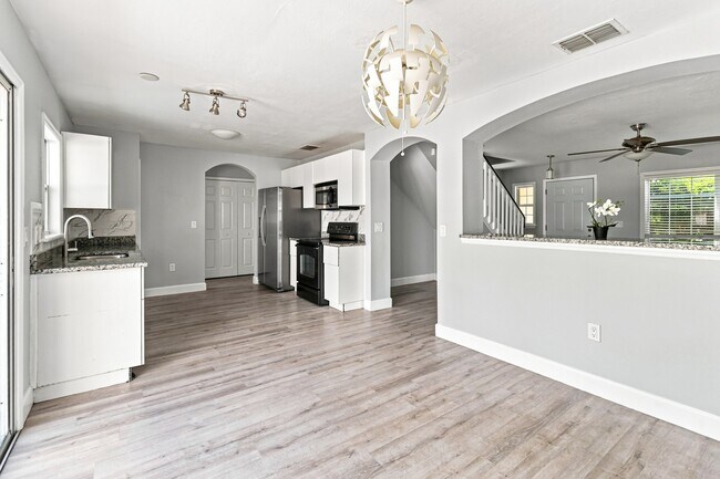 Building Photo - 1365 Carey Glen Cir