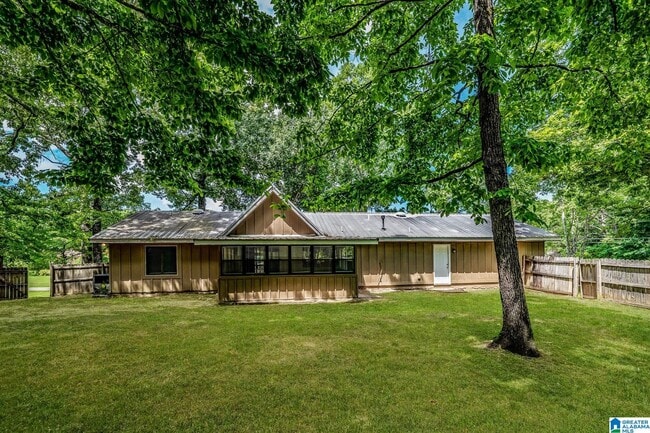 Building Photo - 2064 Edenwood Dr