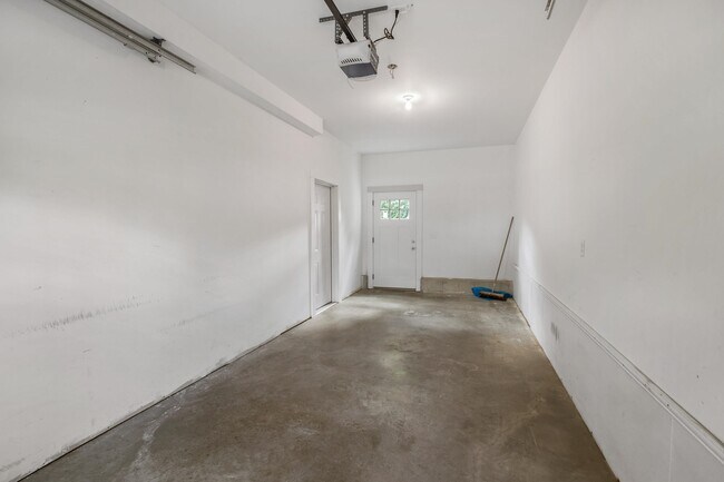 Building Photo - 699 Middle Street