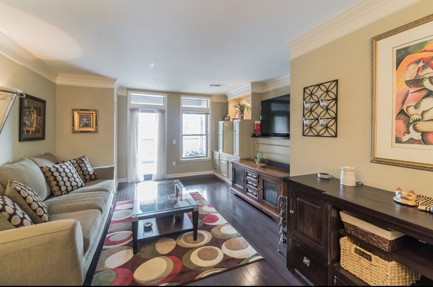 Building Photo - 3334 Peachtree Rd NE