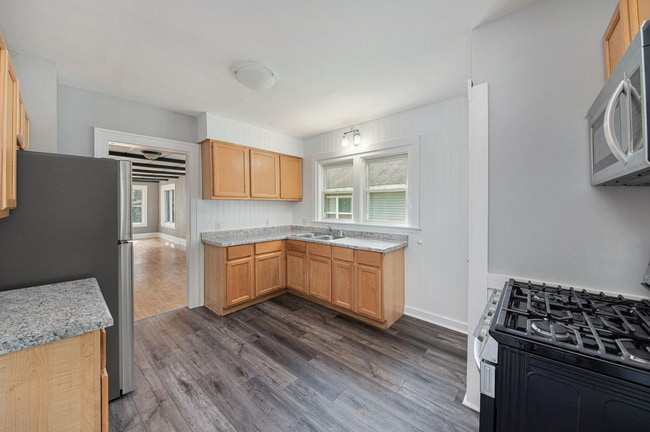 Building Photo - 817 Dorchester Ave SW