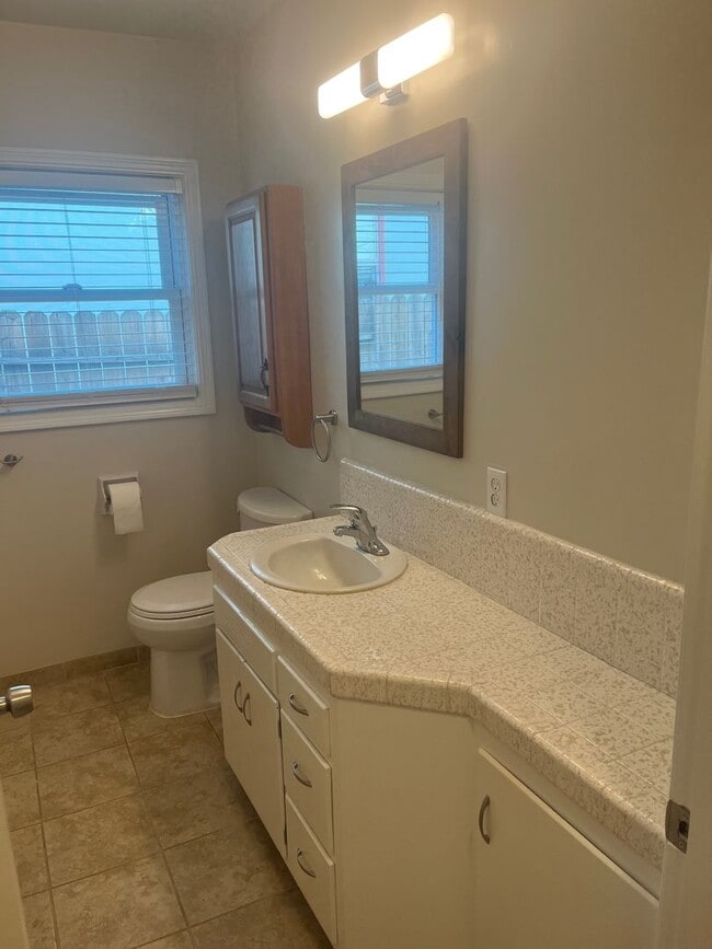 Building Photo - Adorable 2 bedroom 1 Bathroom Located in N...