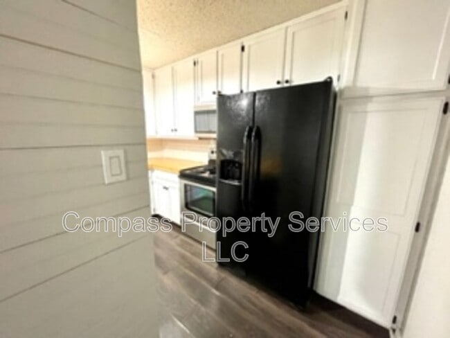 Building Photo - 396 Fernwood Dr