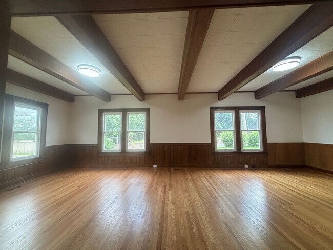 Building Photo - Your perfect 4-bed / 2-beth home in Elizabethton awaits! $2400