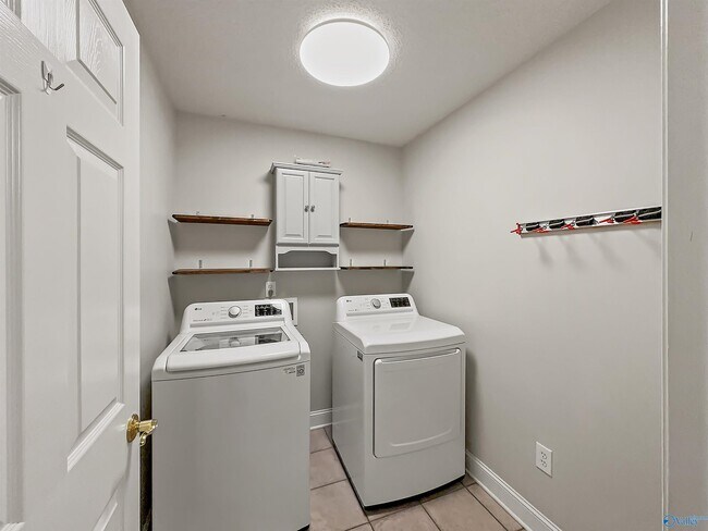 Building Photo - 93 Manor House Dr