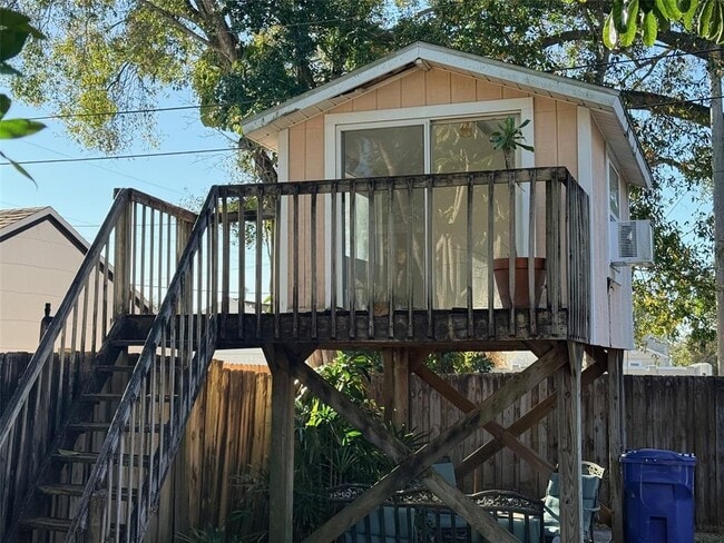 Building Photo - 1908 20th Ave N