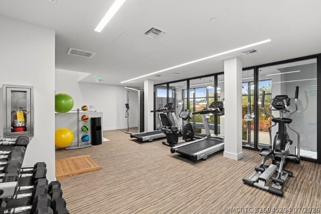 Building Photo - 3040 N Ocean Blvd