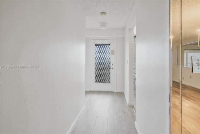 Building Photo - 141 SE 3rd Ave