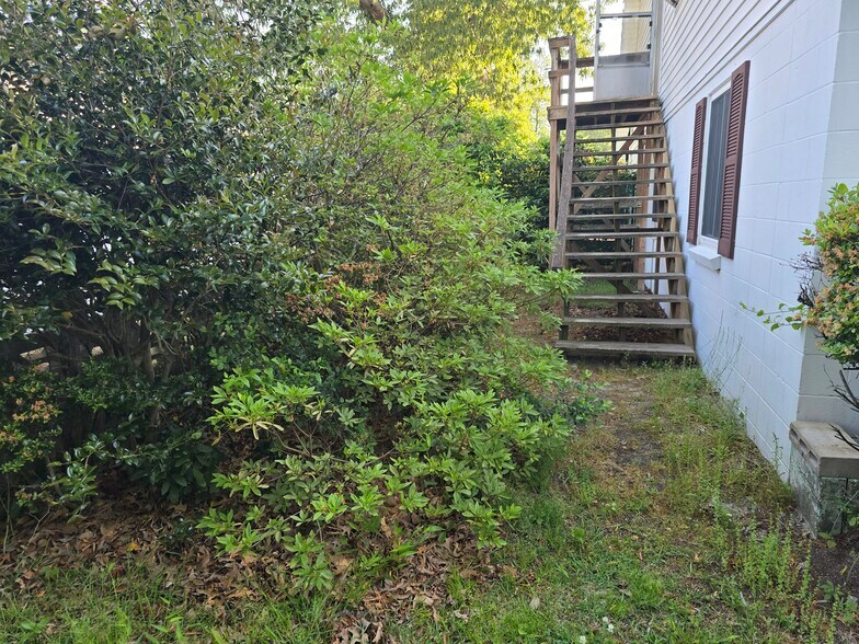 Building Photo - 3613 River Rd