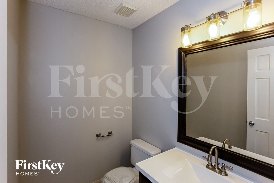 Building Photo - 8870 Cherrywood Cove