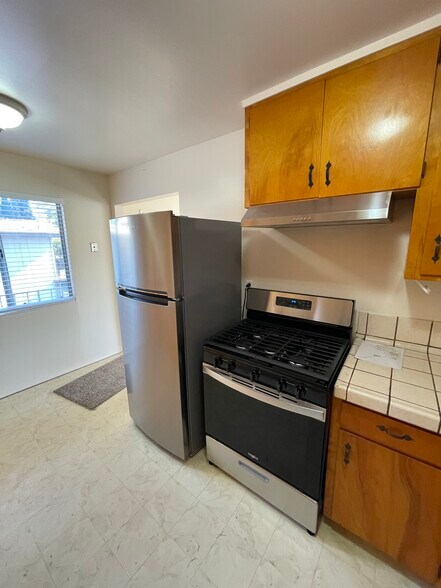 Building Photo - 226 E J St