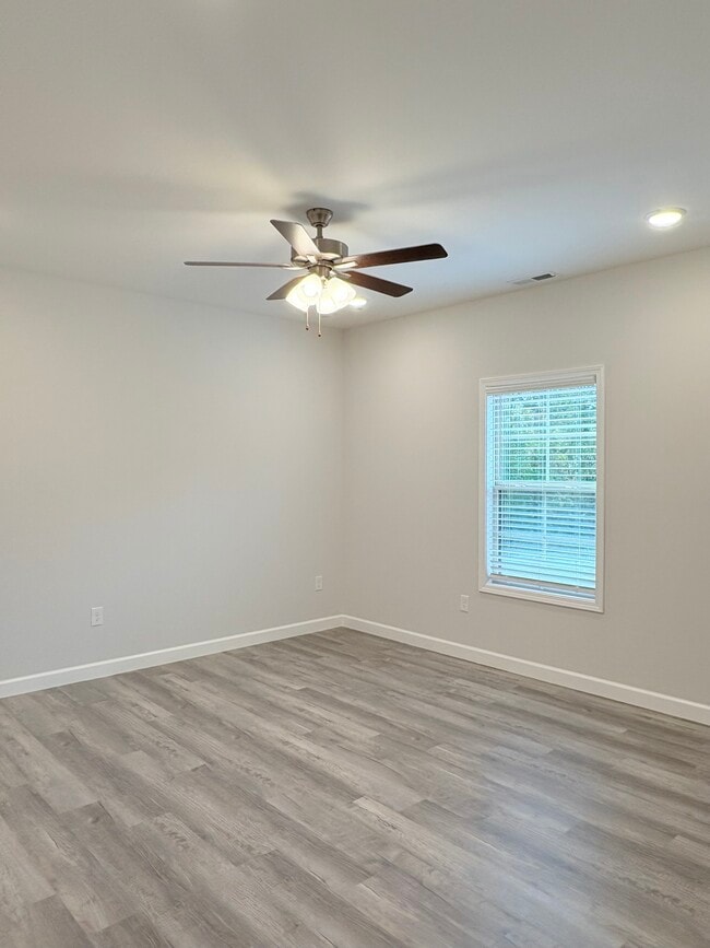 Building Photo - 932 Rodeo Ln