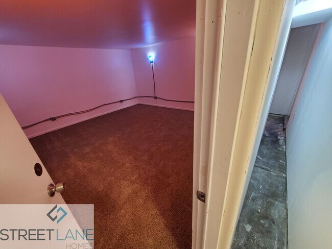 Building Photo - REDUCED! - Now offering 1-month free!
