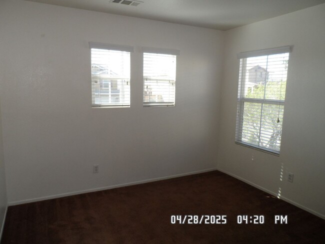 Building Photo - 3 Bedrooms, 2 1/2 Bathrooms, 2 Story, Loft...