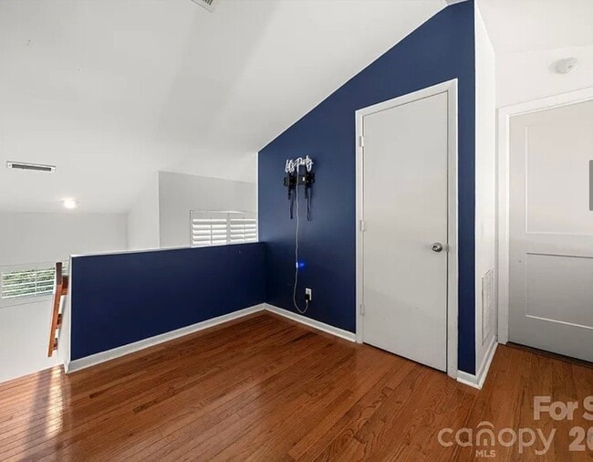 Building Photo - 222 Riverview Terrace