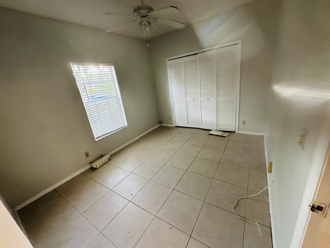 Building Photo - 5165 Foxhall Pl