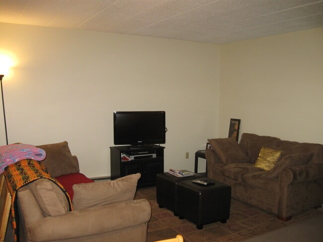 Building Photo - 715 W Cherry Ln