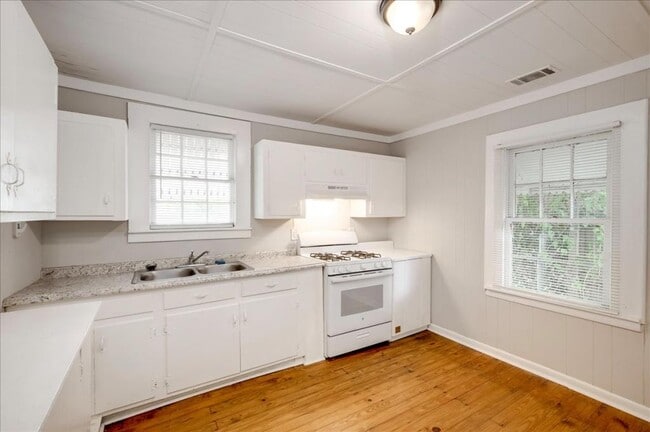 Building Photo - 1740 Starnes St