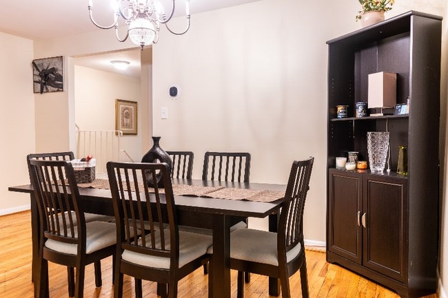 Building Photo - 2 Wimbledon Ln