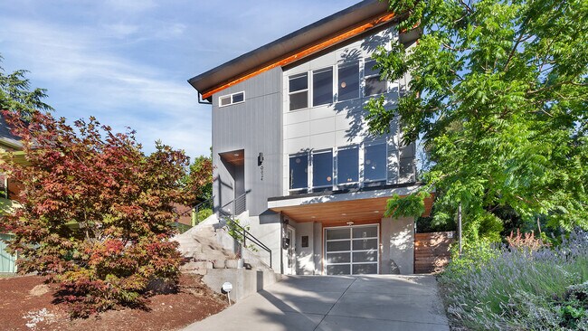 Building Photo - 6824 N Catlin Ave