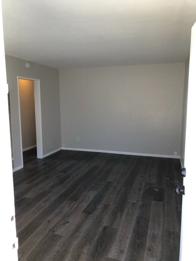 Building Photo - COMING SOON--3 bedroom 1 bath apartment walking distance to USD campus