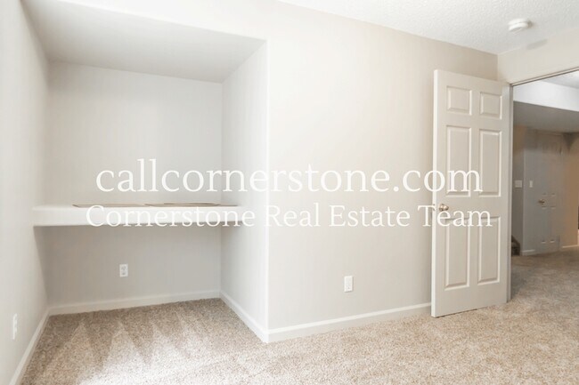 Building Photo - 4640 Kashmire Dr