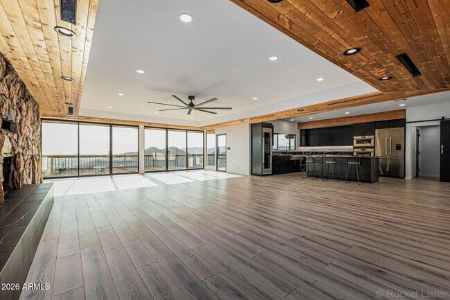 Building Photo - 6111 Victoria Dr