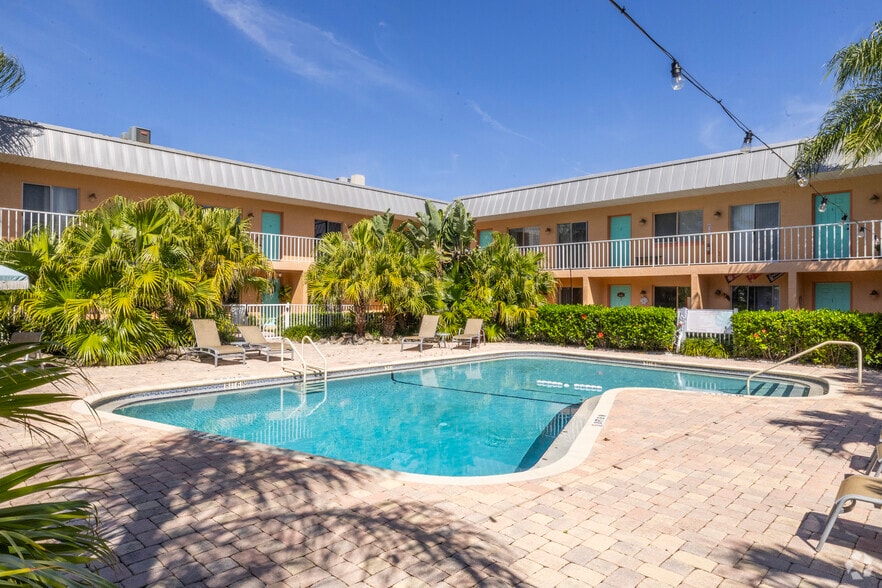 Primary Photo - Bayshore Palms at Soho