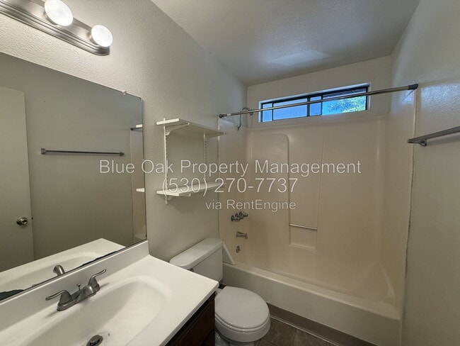 Building Photo - 985 Salem St