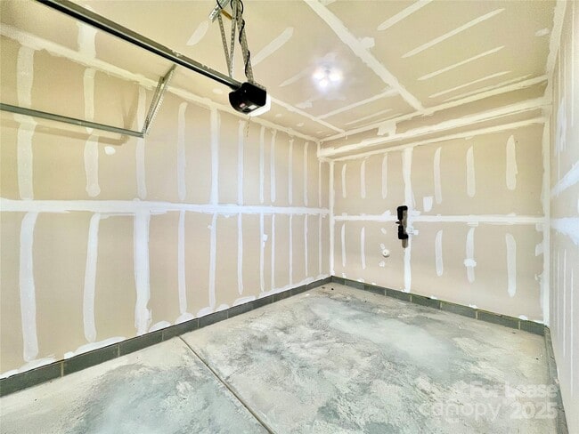 Building Photo - 310 Willow Wood Ct