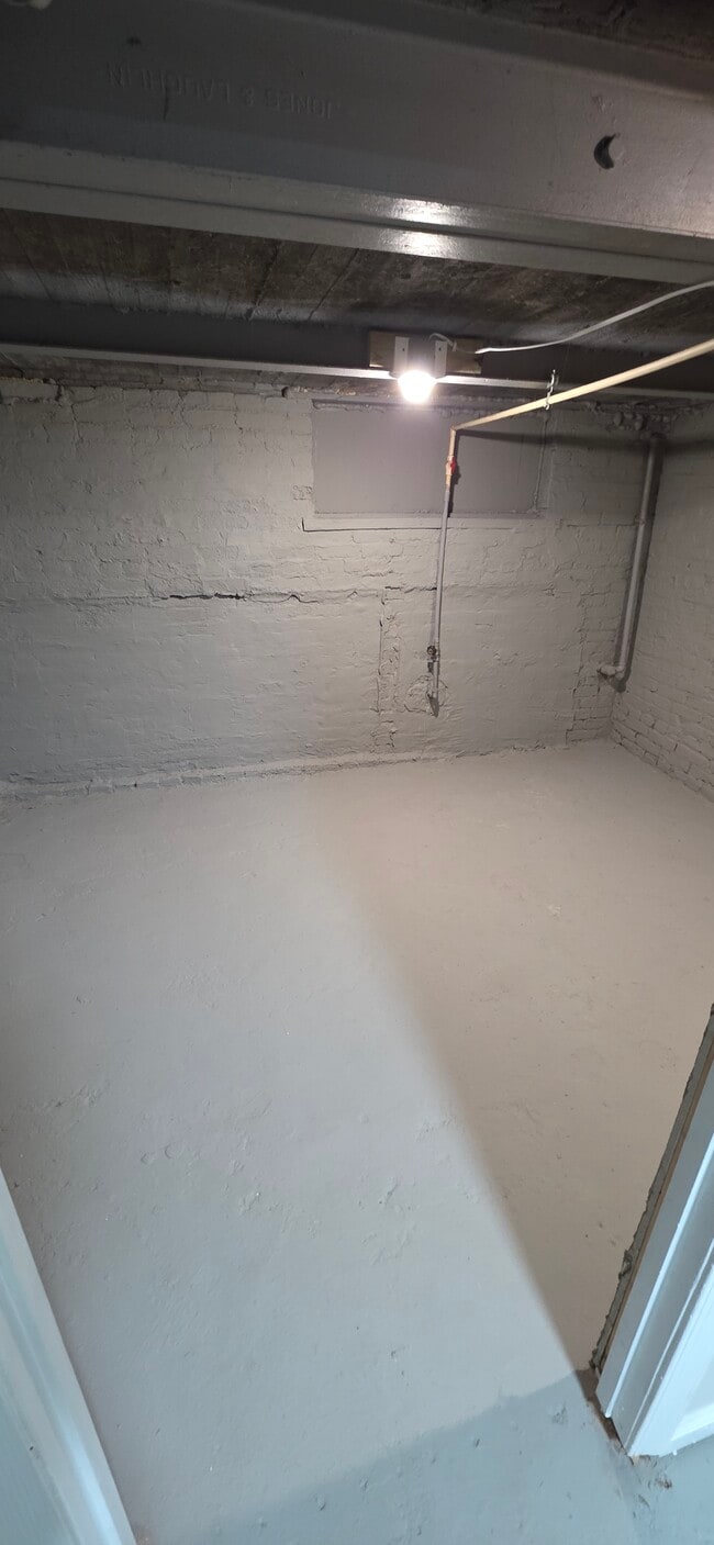 Building Photo - 502 N Curley St