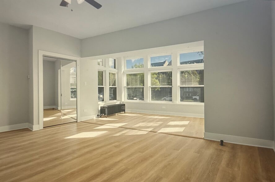 Primary Photo - 7600 N Sheridan Rd