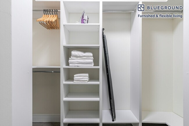 Building Photo - 987 SW 37th Ave