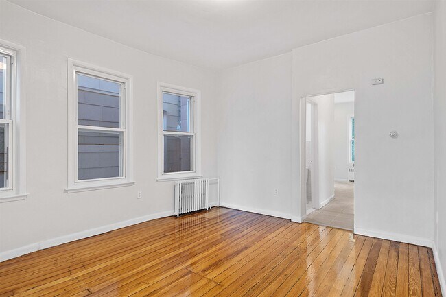 Building Photo - 313 23rd St