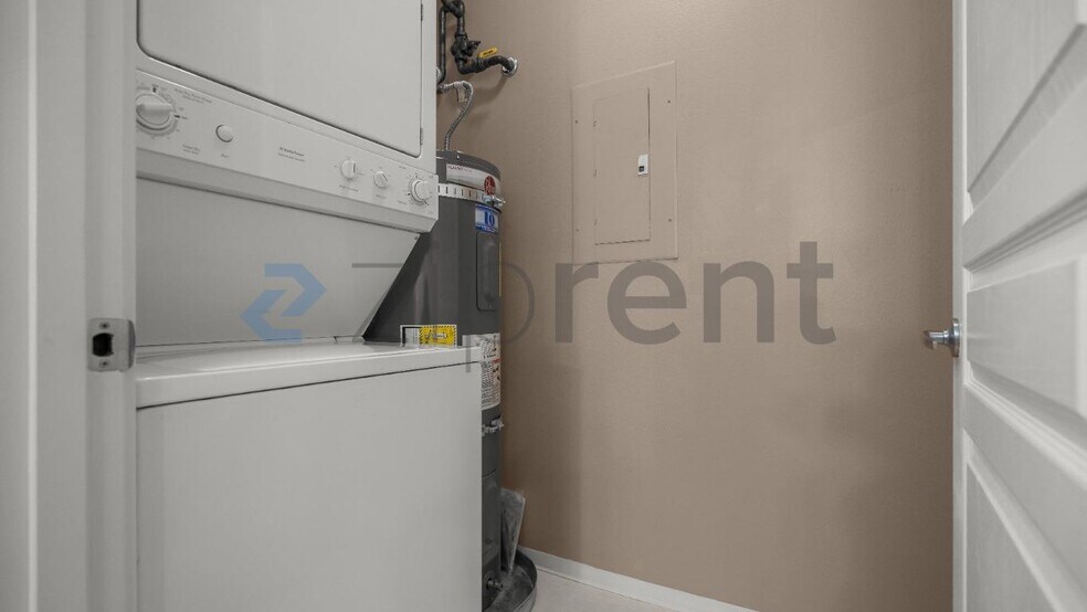 Building Photo - Unit 114