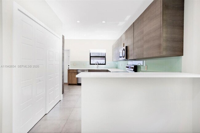 Building Photo - 1744 SW 22nd Terrace