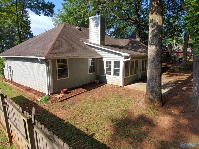 Building Photo - 205 Jarrett Ln