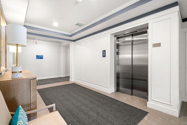 Building Photo - 2 Stratton Dr