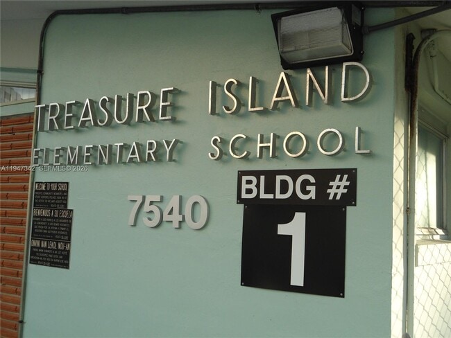 Building Photo - 1801 S Treasure Dr