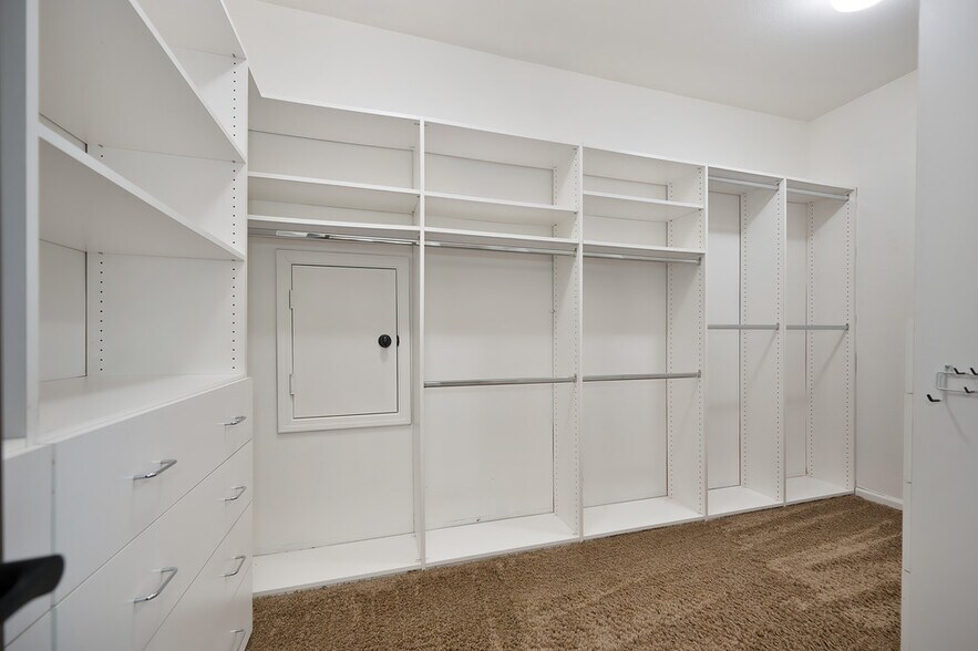 Building Photo - 8441 Briggs Dr