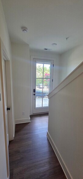 Building Photo - 129 Bert Ln SE