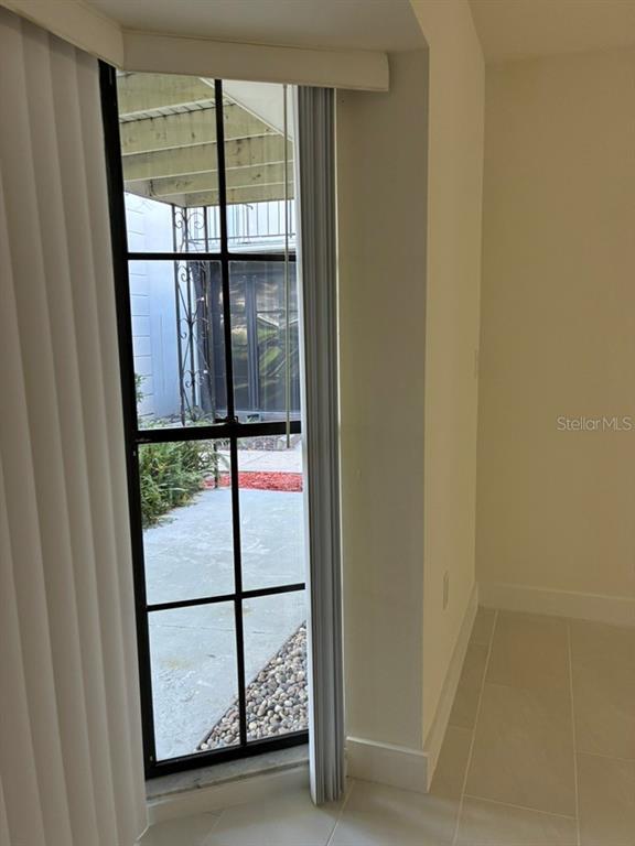 Building Photo - 5999 Village Cir N