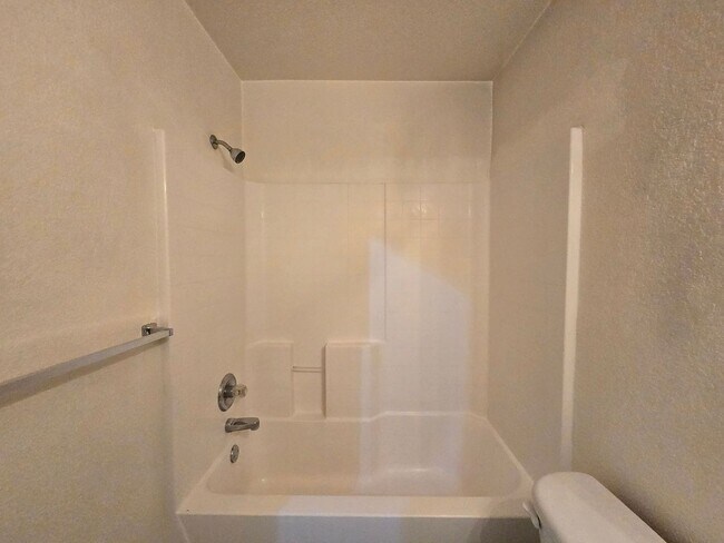 Building Photo - RENT REDUCTION - AVAILABLE NOW!