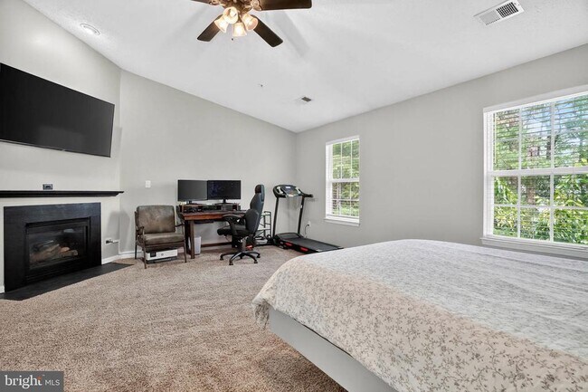 Building Photo - 8031 Brookstone Ct