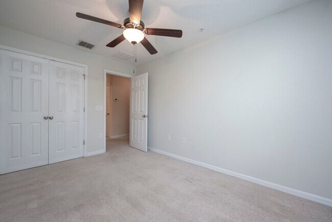 Building Photo - Nice 3/2.5 Townhouse with Garage in Lake N...