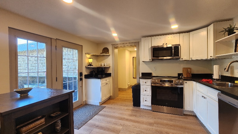 Building Photo - 1704 S Forest Dr